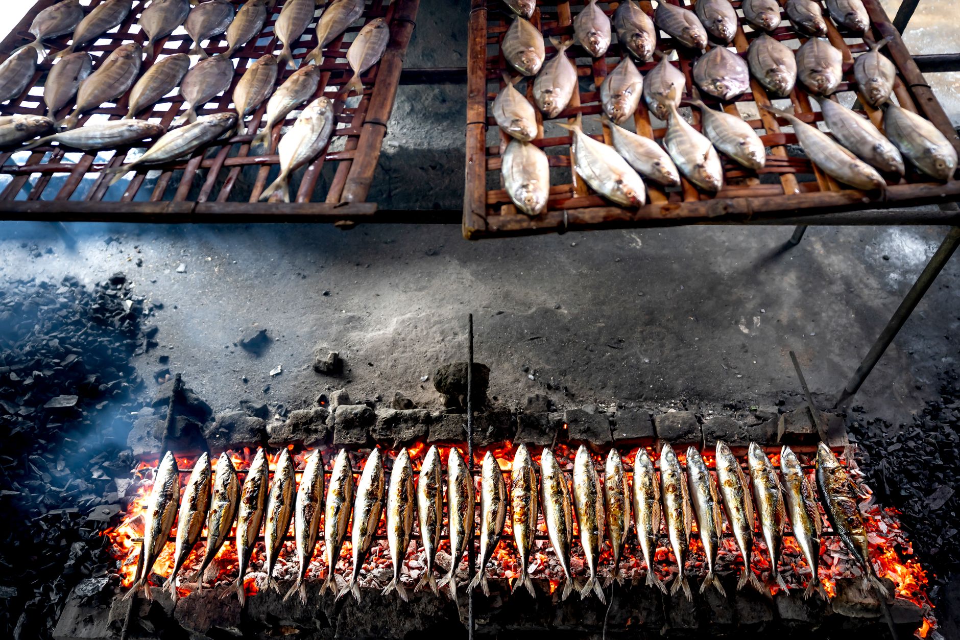 comidas-tipicas-piracicaba Peixe assado na brasa servido à beira do Rio Piracicaba