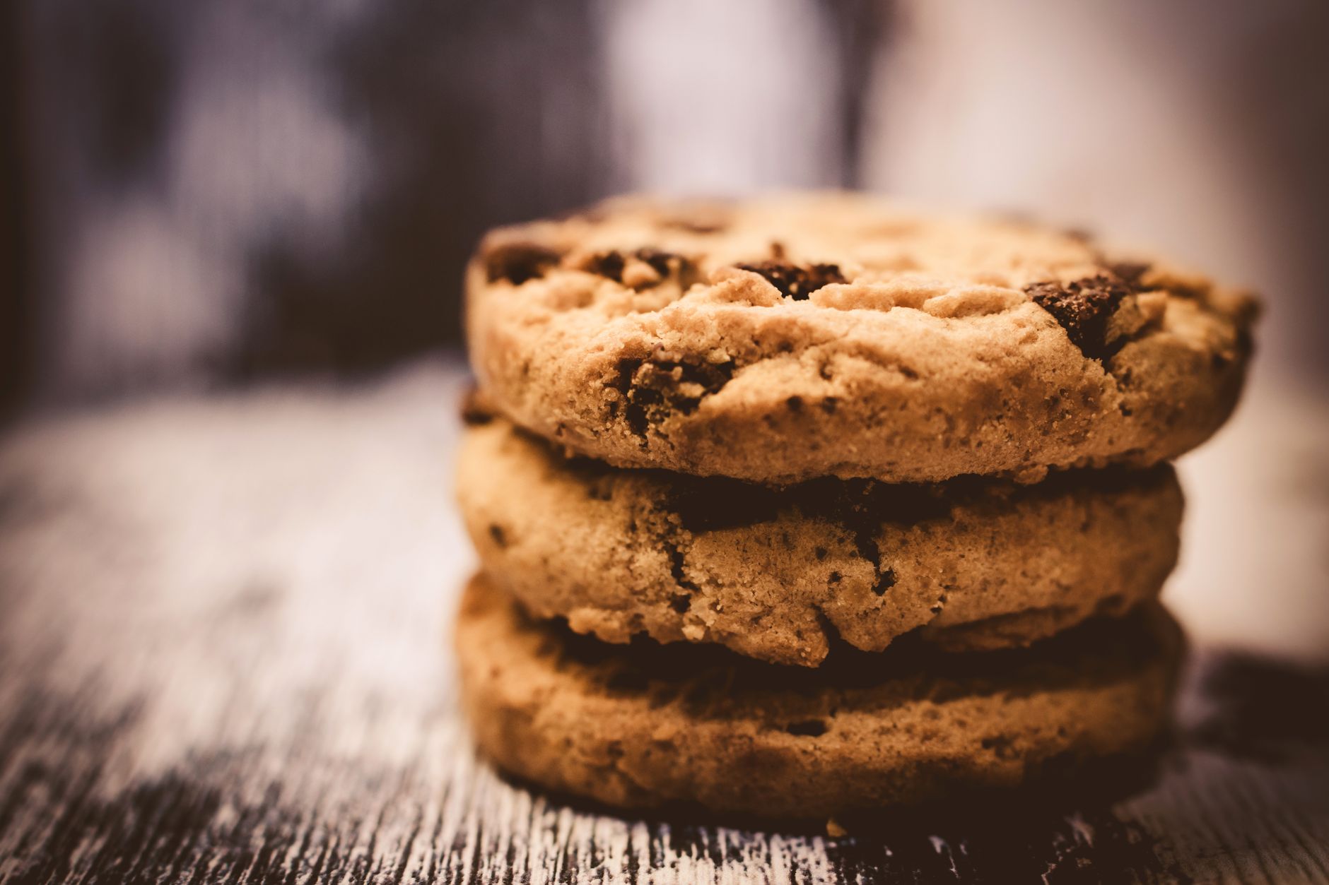 cookies-chocolate Cookies de chocolate com gotas derretidas