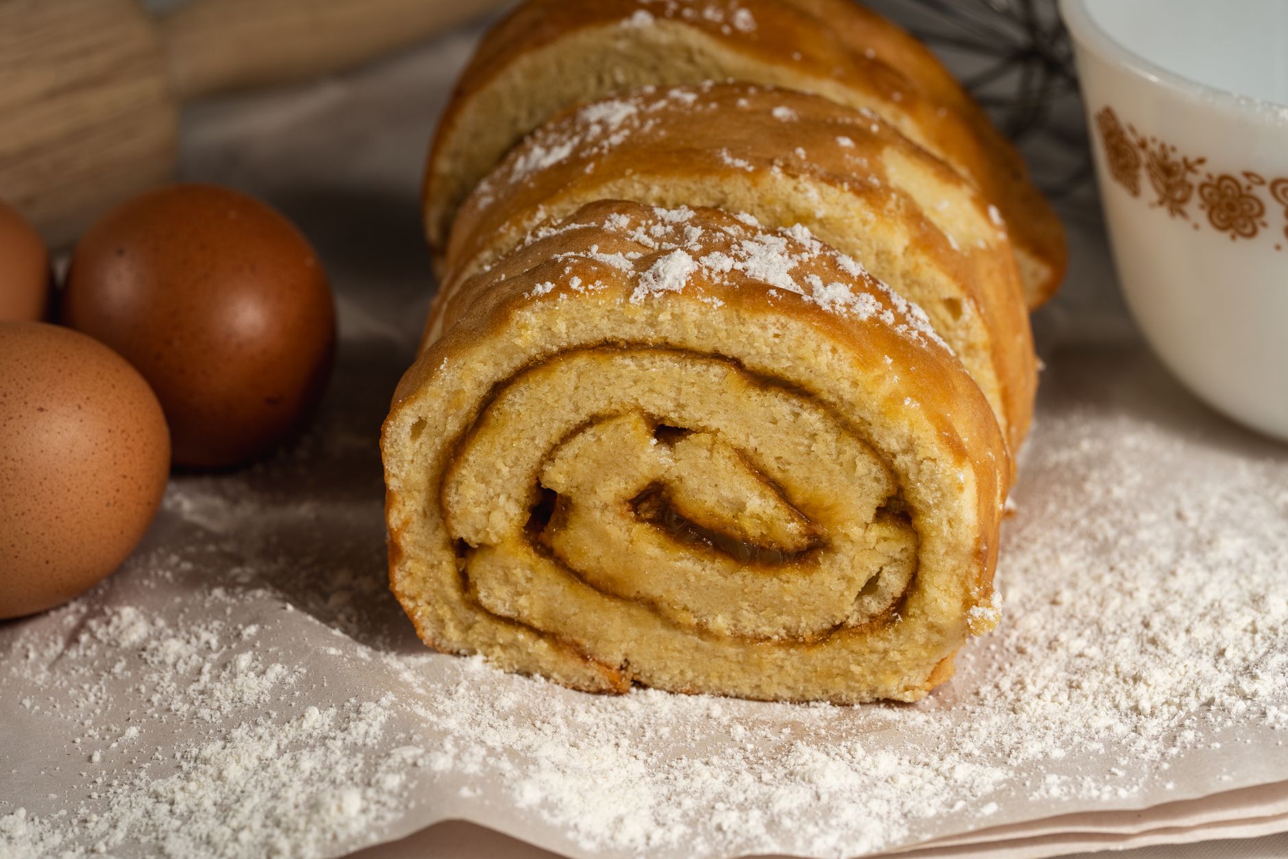 Fatias de rocambole de doce de leite enrolado