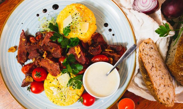 Polenta Cremosa com Ragu de Carne: Receita Reconfortante Passo a Passo