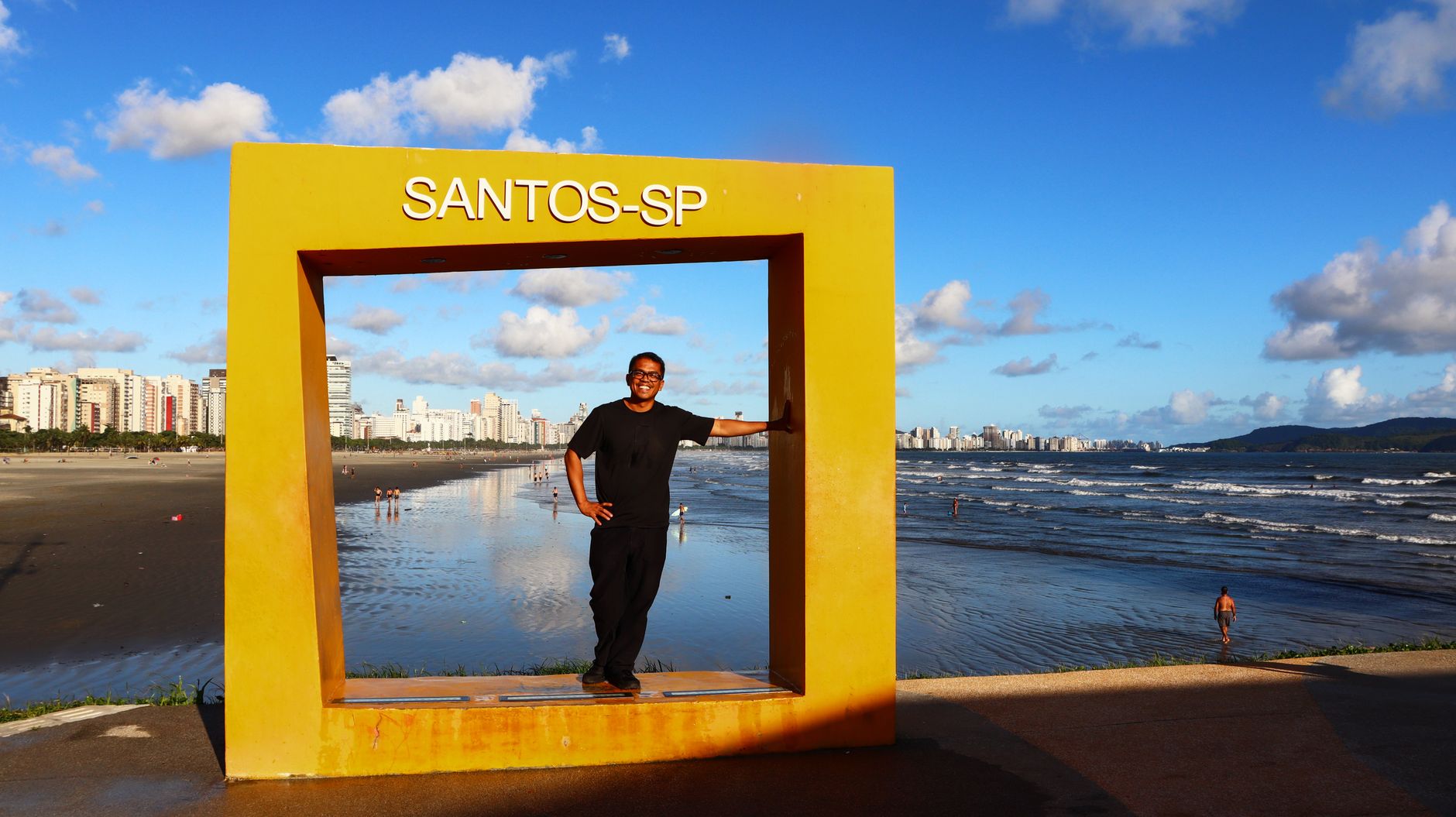 Prato de frutos do mar servido à beira-mar em Santos