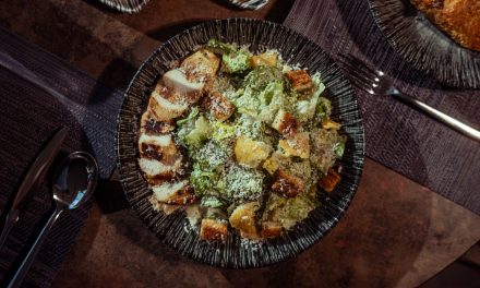 Salada Caesar com Frango: Receita Clássica e Cremosa