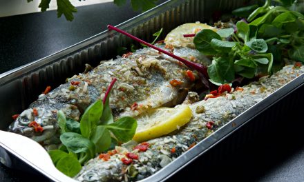 Peixe Assado com Ervas e Limão: Receita Leve e Suculenta