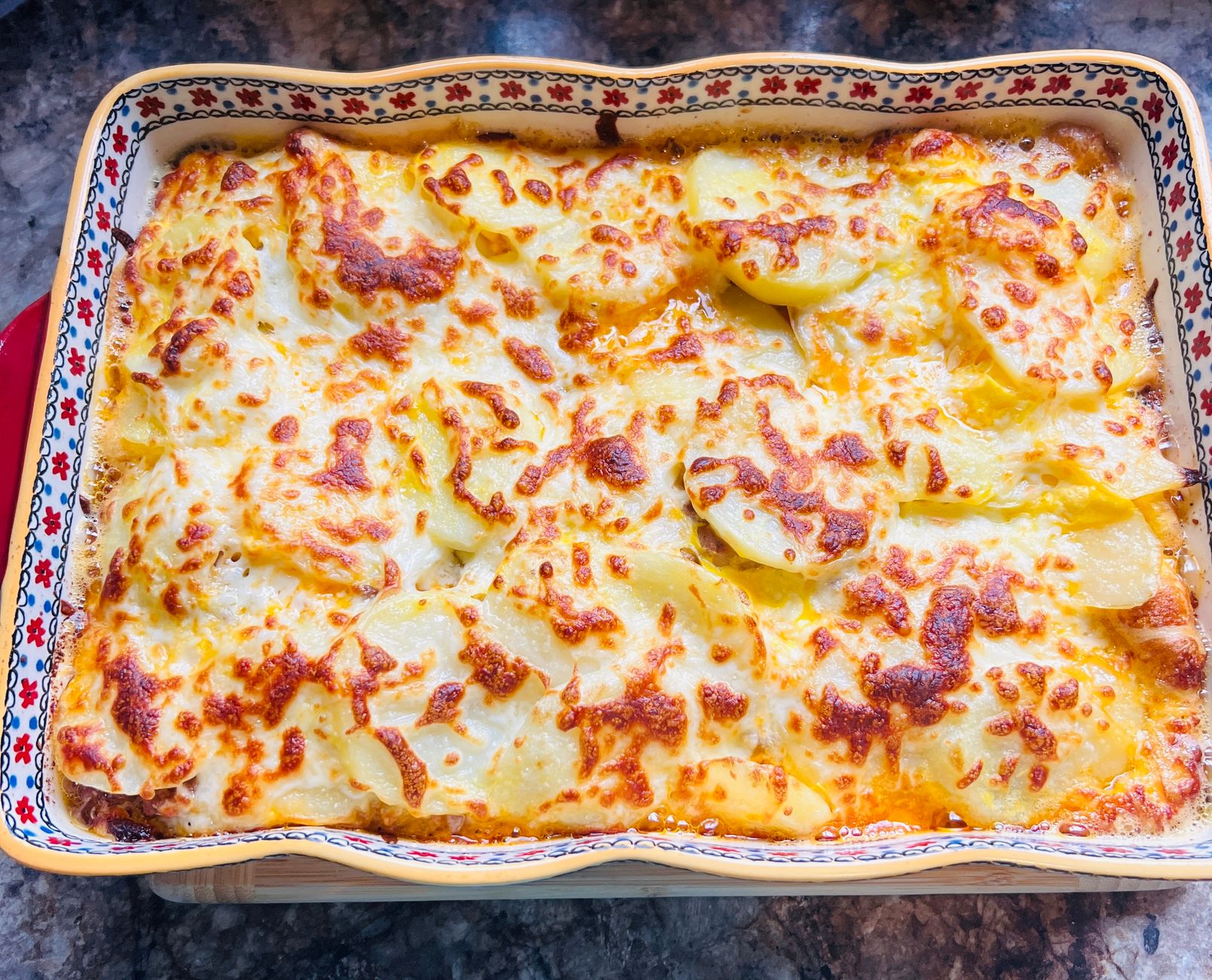 Escondidinho de camarão gratinado com purê de mandioca dourado