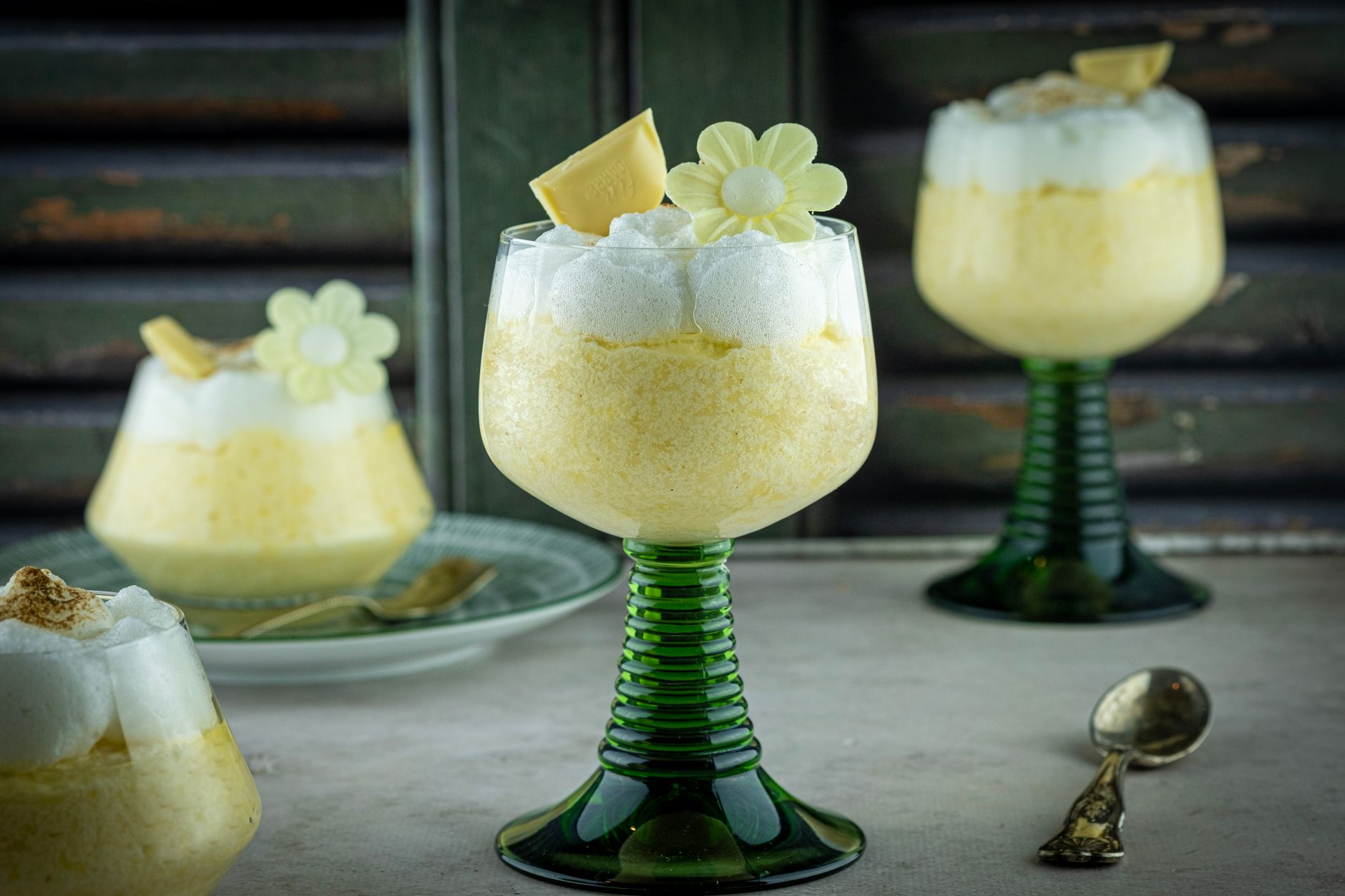 imagem-5 Taça de mousse de limão siciliano com raspas por cima